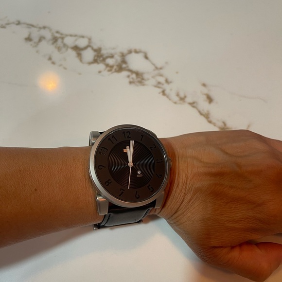 Men’s record player watch. - Picture 12 of 13